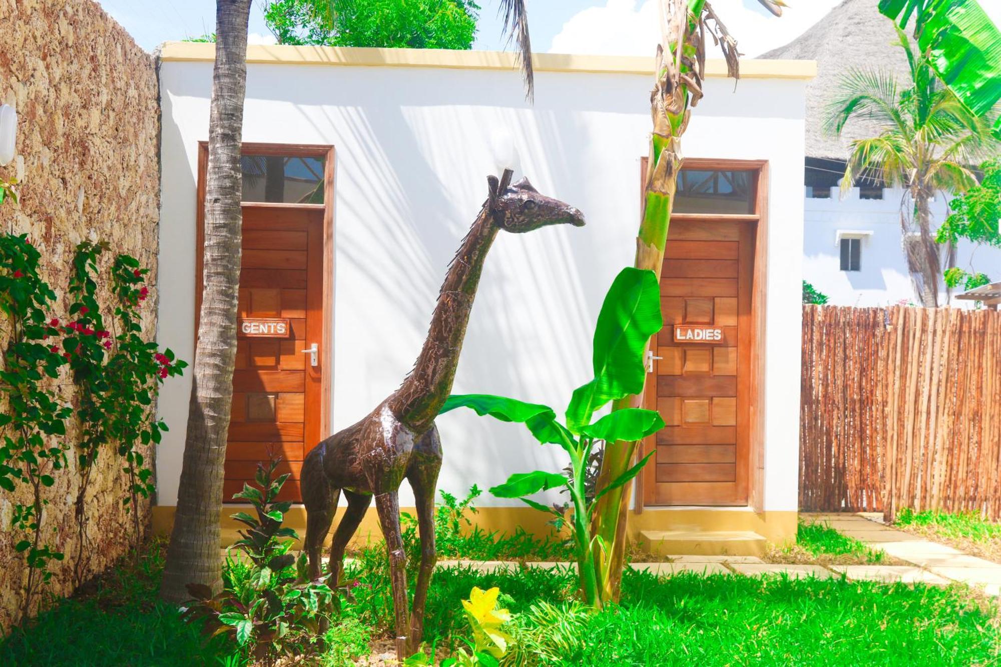 Tatu Inn Boutique Hotel Watamu Bagian luar foto