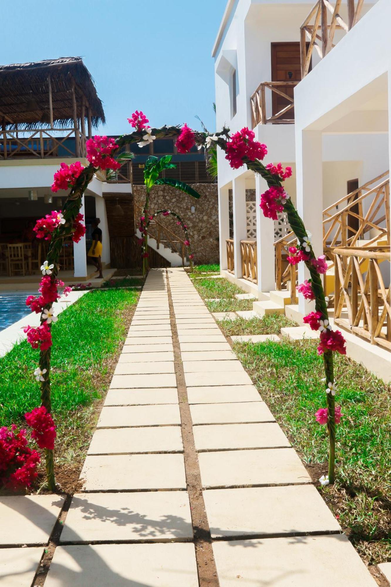 Tatu Inn Boutique Hotel Watamu Bagian luar foto