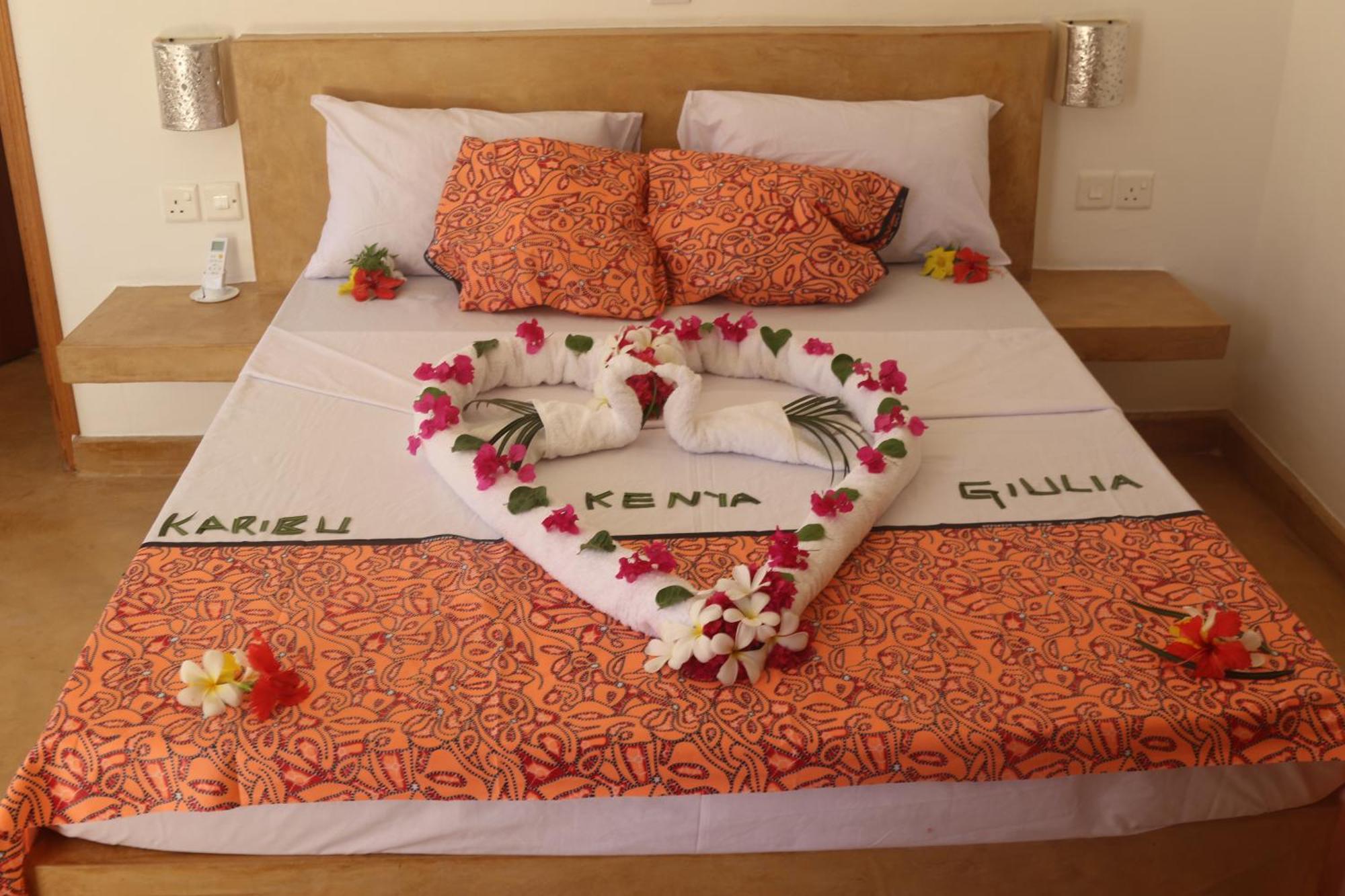 Tatu Inn Boutique Hotel Watamu Bagian luar foto