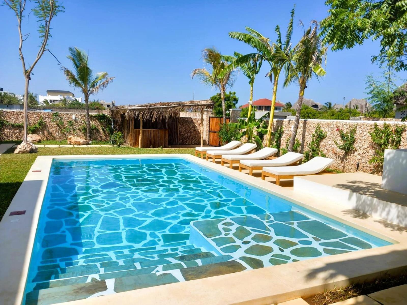 Tatu Inn Boutique Hotel Watamu Bagian luar foto